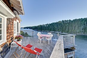 Oceanfront Cottage w/ Deck 2 Mi to Boothbay Harbor