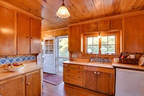 Oceanfront Cottage w/ Deck 2 Mi to Boothbay Harbor