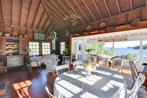 Oceanfront Cottage w/ Deck 2 Mi to Boothbay Harbor