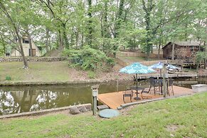Lake Hamilton Cabin: Boating Getaway!