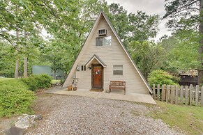 Lake Hamilton Cabin: Boating Getaway!