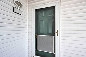 Lakefront Balcony + Pool Access: Camdenton Condo