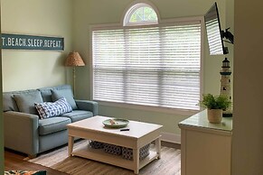 Steps to Sand: Hilton Head Retreat w/ Pool Access!