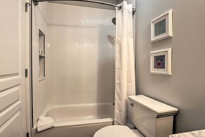 Steps to Sand: Hilton Head Retreat w/ Pool Access!