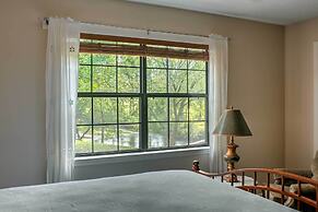 Creekfront Cabin Near Chattanooga w/ Hot Tub!