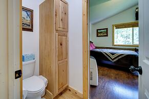 Cozy Countryside Cabin in Robie Creek Park!