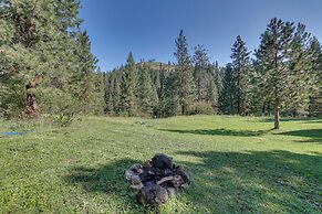 Cozy Countryside Cabin in Robie Creek Park!