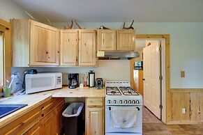 Cozy Countryside Cabin in Robie Creek Park!