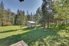 Cozy Countryside Cabin in Robie Creek Park!