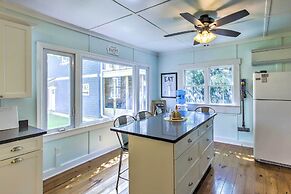 Crystal Lake Cottage: Kayaks & Fire Pit!
