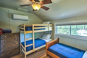 Crystal Lake Cottage: Kayaks & Fire Pit!