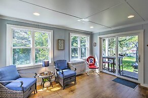 Crystal Lake Cottage: Kayaks & Fire Pit!