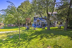 Crystal Lake Cottage: Kayaks & Fire Pit!