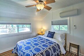 Crystal Lake Cottage: Kayaks & Fire Pit!