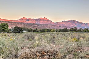 Moab Townhome w/ Pool Access + Stunning Mtn Views!
