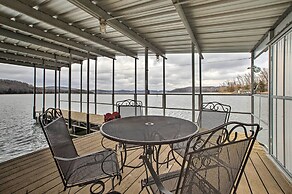 'waters Edge': Home on Shore of Beaver Lake!