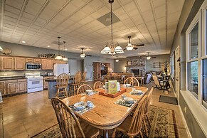 'waters Edge': Home on Shore of Beaver Lake!