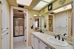 Centrally Located Escape w/ Pool Access in Phoenix