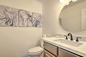 Upscale Phoenix Abode: Walk to South Mountain Park