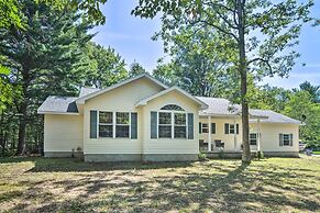 Upscale Family Cottage < 1 Mi to Higgins Lake