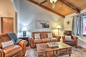 Hot Tub & Patio: Pet-friendly Cabin in Munds Park!