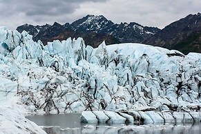 Legacy Mountain Lodge on 40-acre Ranch w/ Views!