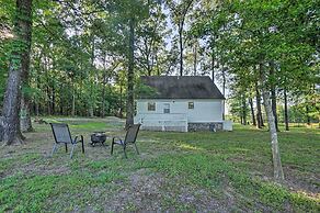 Peaceful Broken Bow Cottage w/ Fire Pit!