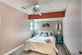 Breezy Murrells Inlet Condo w/ Deck: Walk to Beach