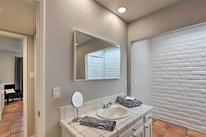Tucson Townhome w/ Private Patio & Mtn Views!