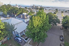 Charming Gulfport Getaway Only 3 Blocks to Beach!