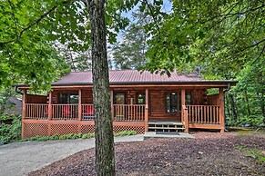 Cabin w/ Deck + Fireplace < 3 Mi to Dollywood!