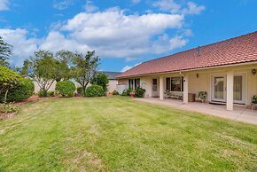 3 Mi to Lake Powell: Home w/ Patio & Waterfall