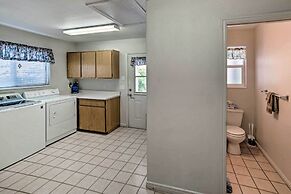 3 Mi to Lake Powell: Home w/ Patio & Waterfall