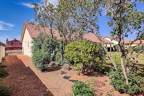 3 Mi to Lake Powell: Home w/ Patio & Waterfall