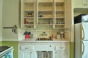 Cozy Duplex: Half Mi to Magic Bag & Woodward Ave!