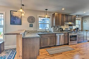 Downtown Brevard Retreat With Fire Pit & Deck!