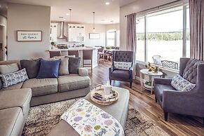 Vistas Bonitas Home w/ Patio: 7 Mi to Snowbowl!