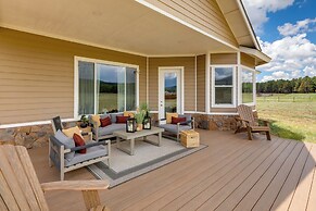 Vistas Bonitas Home w/ Patio: 7 Mi to Snowbowl!