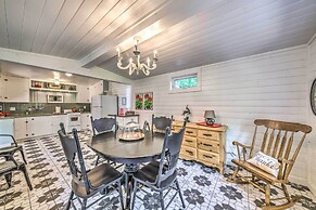 Riverfront Ruidoso Cabin w/ Deck, Walk to Midtown!