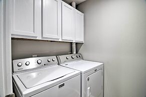 Apartment w/ Patio, 4 Mi to Silver Dollar City!