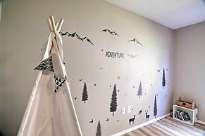 Apartment w/ Patio, 4 Mi to Silver Dollar City!