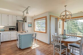 Idyllic Coastal Haven - Whale Watch in Depoe Bay!