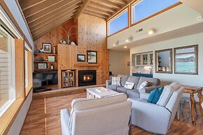 Idyllic Coastal Haven - Whale Watch in Depoe Bay!