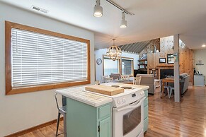 Idyllic Coastal Haven - Whale Watch in Depoe Bay!