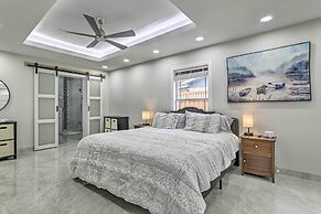 Patio & Grill: Spacious Gem Near Gulf Coast!