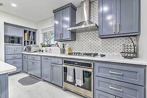 Patio & Grill: Spacious Gem Near Gulf Coast!