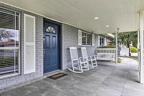 Patio & Grill: Spacious Gem Near Gulf Coast!