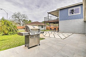 Patio & Grill: Spacious Gem Near Gulf Coast!