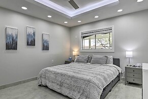 Patio & Grill: Spacious Gem Near Gulf Coast!