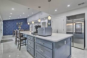 Patio & Grill: Spacious Gem Near Gulf Coast!